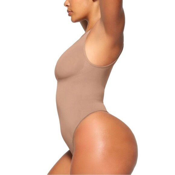 Skims Medium SEAMLESS SCULPT SCOOP NECK THONG BODYSUIT Sienna Brown NWOT MSRP 70 - Picture 6 of 7